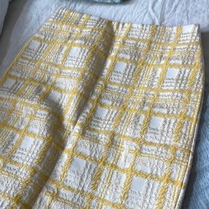 Talbots size 2 Petite Houndstooth Skirt Yellow Textured